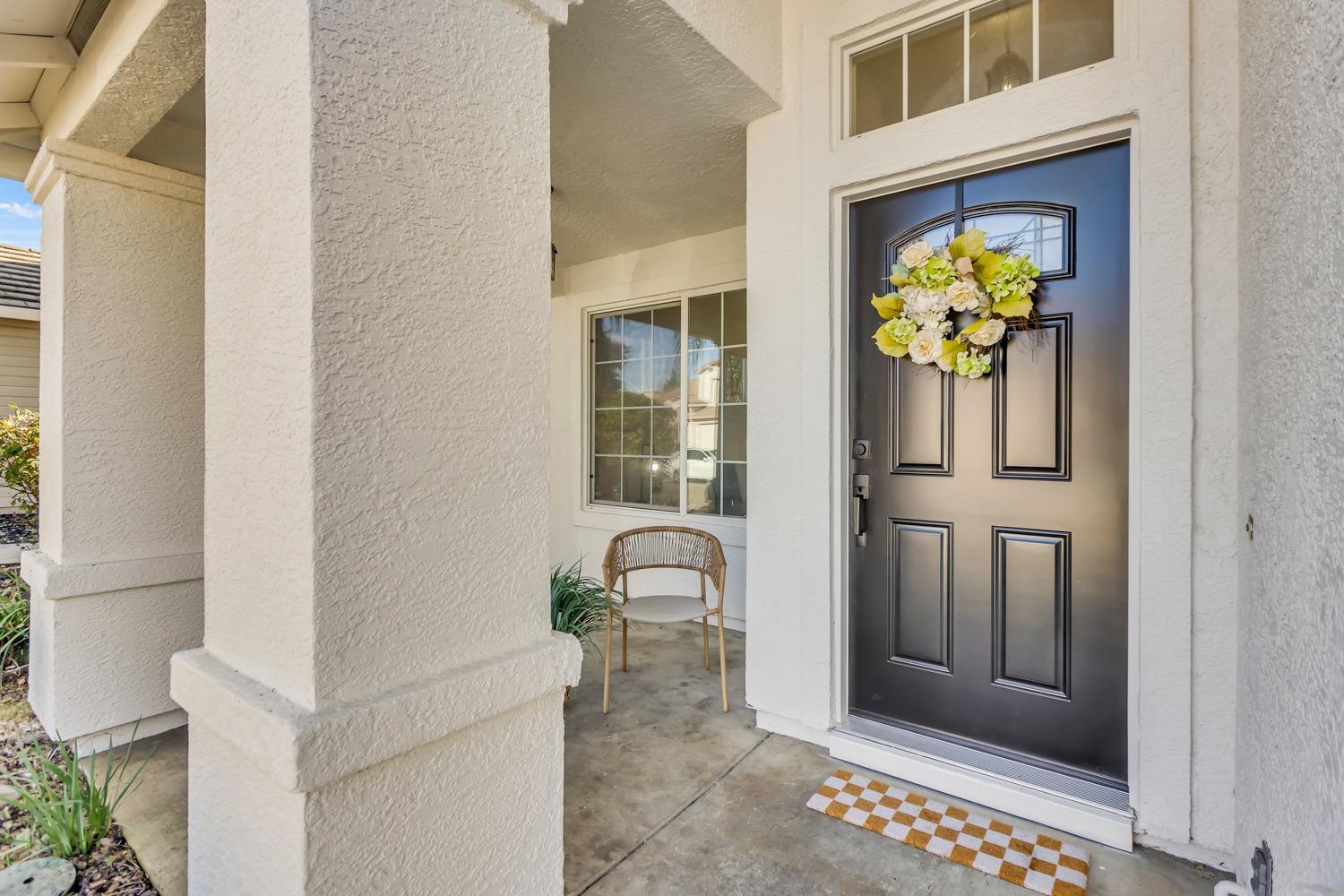 Detail Gallery Image 8 of 53 For 9128 Bristol Plaza Way, Elk Grove,  CA 95624 - 3 Beds | 2 Baths