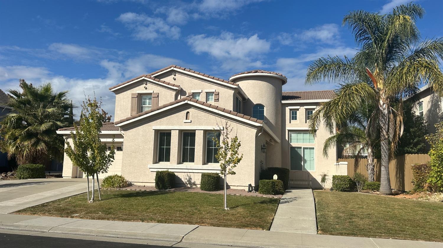 Detail Gallery Image 2 of 8 For 2519 2519 Neutra Way, Elk Grove,  CA 95758 - 5 Beds | 3/1 Baths