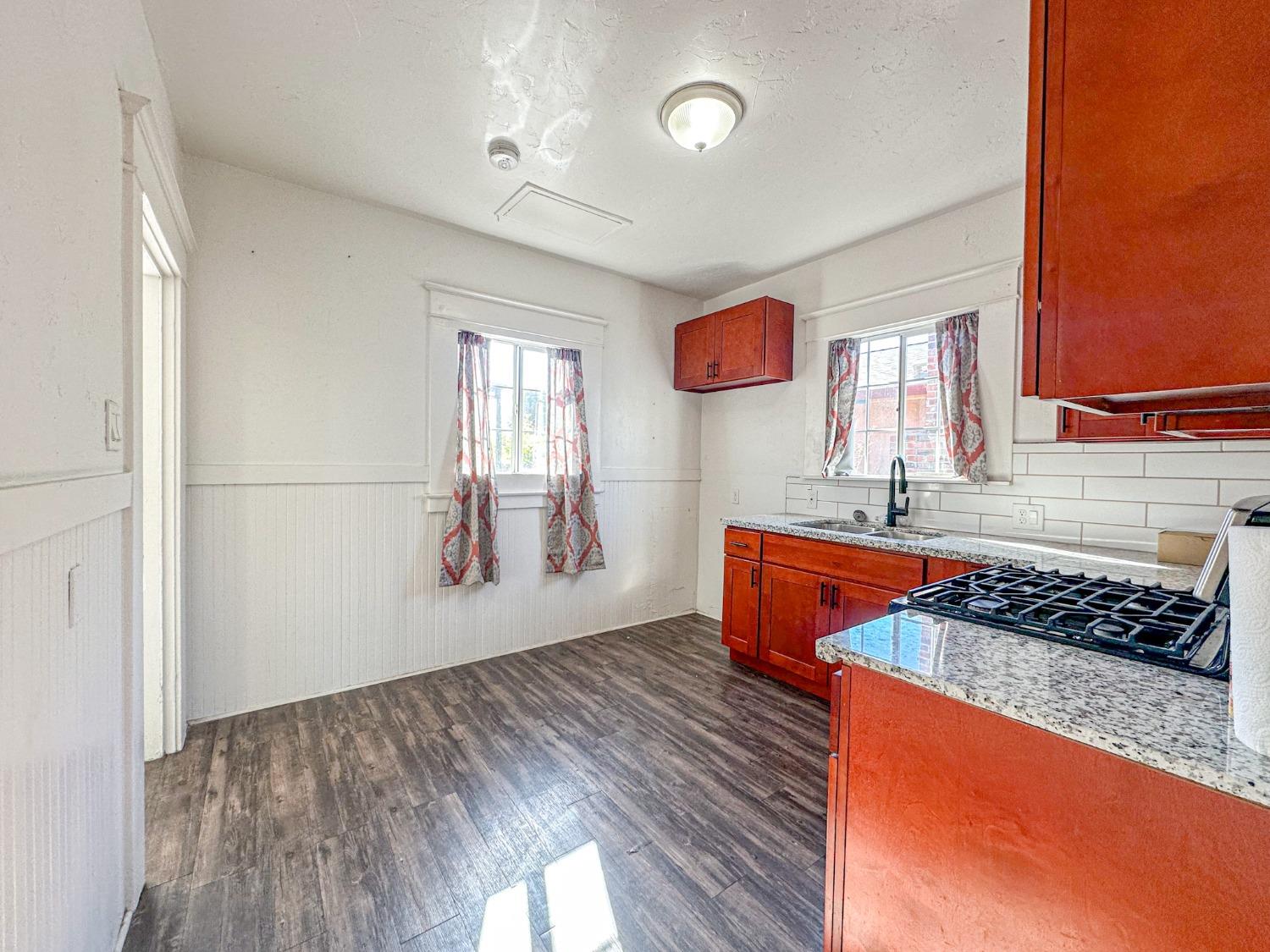 Detail Gallery Image 11 of 25 For 240 E Jefferson St, Stockton,  CA 95206 - 2 Beds | 1/1 Baths