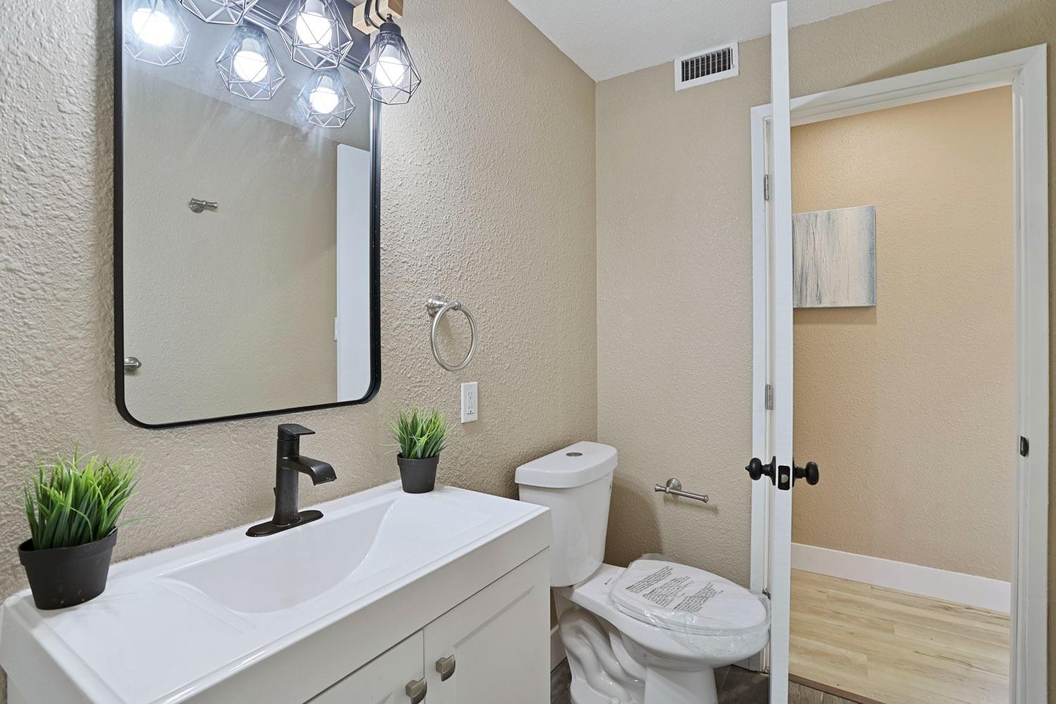 Detail Gallery Image 24 of 36 For 5701 Eastridge Dr, Sacramento,  CA 95842 - 3 Beds | 2 Baths