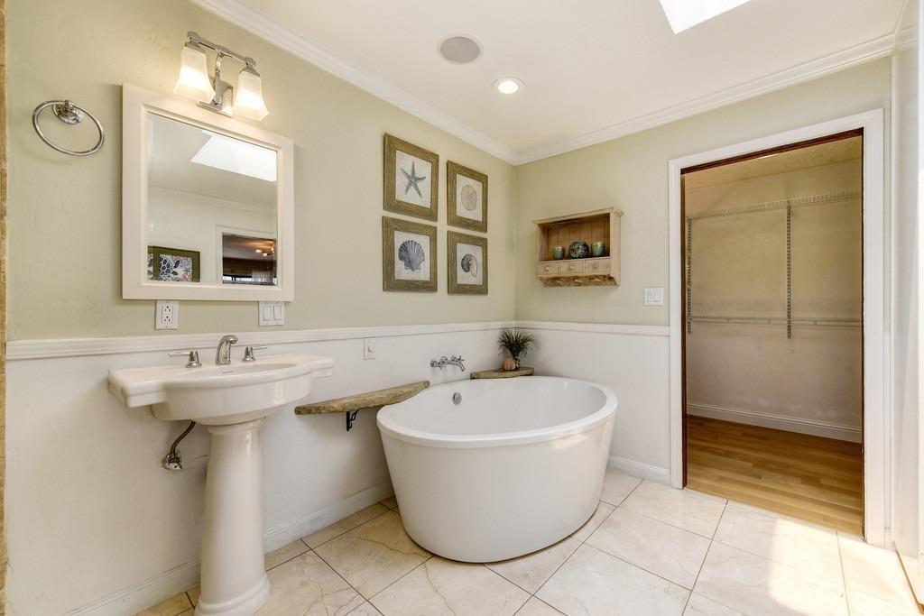 Detail Gallery Image 34 of 71 For 14861 Trinidad Dr, Rancho Murieta,  CA 95683 - 4 Beds | 4 Baths