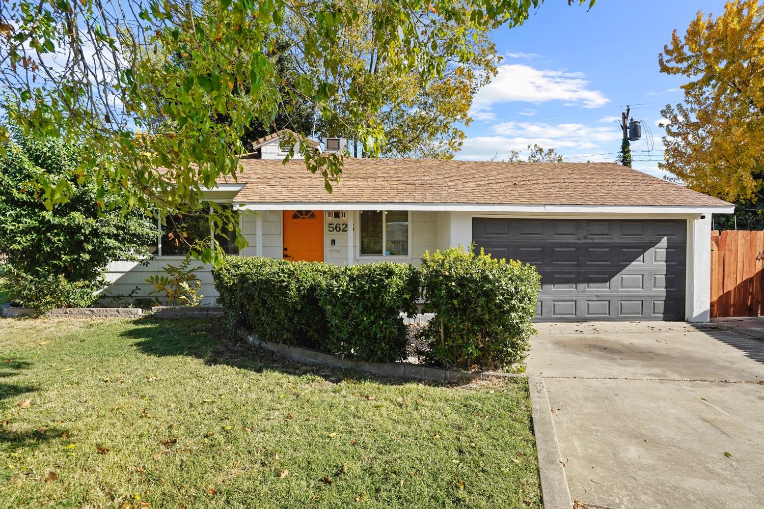 Detail Gallery Image 1 of 35 For 5625 49th St, Sacramento,  CA 95824 - 3 Beds | 1 Baths