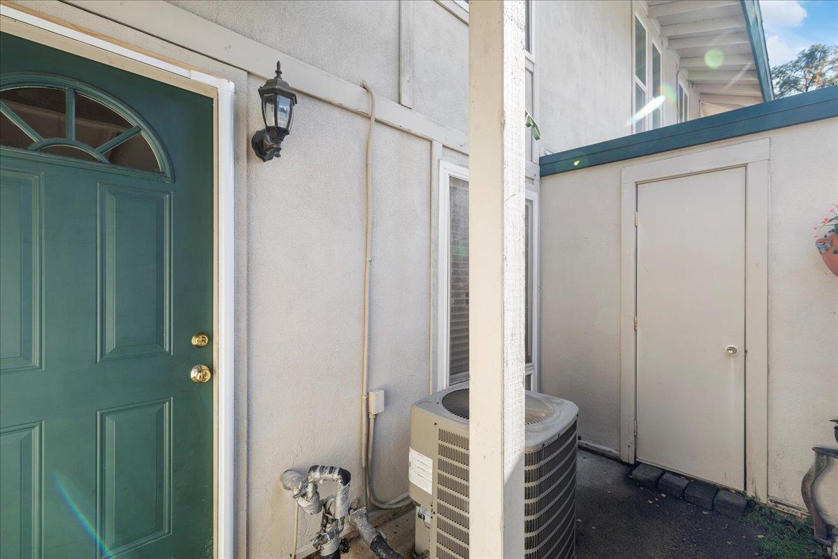 Detail Gallery Image 25 of 27 For 703 Roundtree Ct, Sacramento,  CA 95831 - 2 Beds | 1/1 Baths