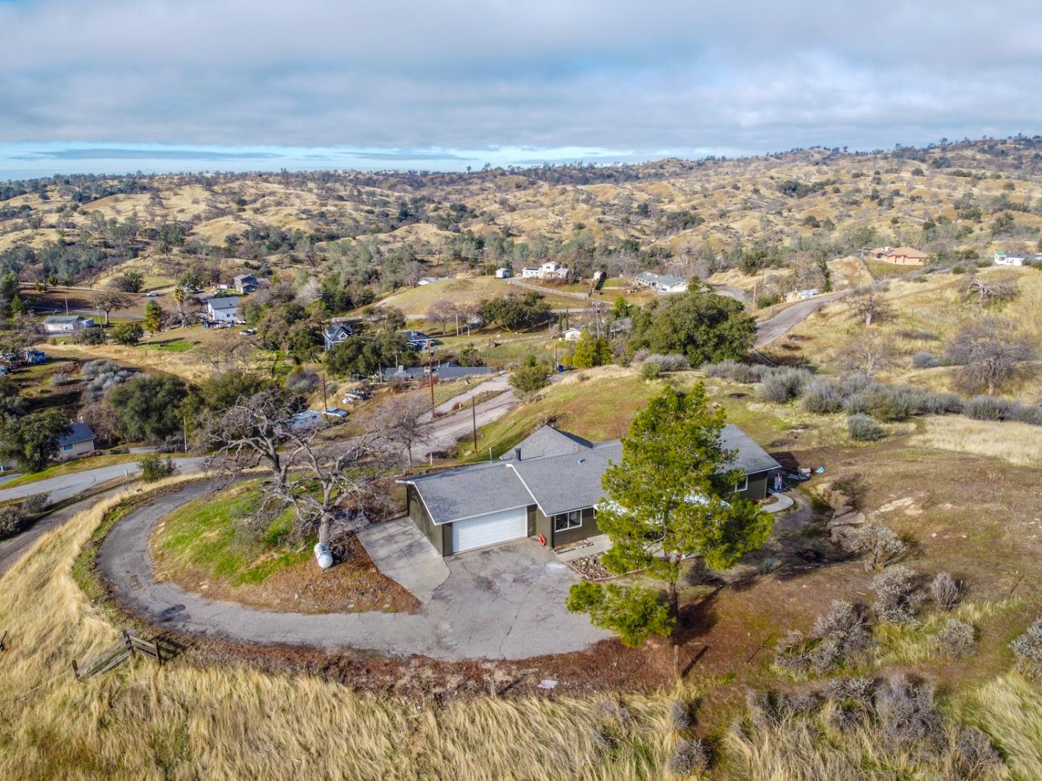 Detail Gallery Image 1 of 18 For 28329 River Road Way, Madera,  CA 93636 - 3 Beds | 2 Baths