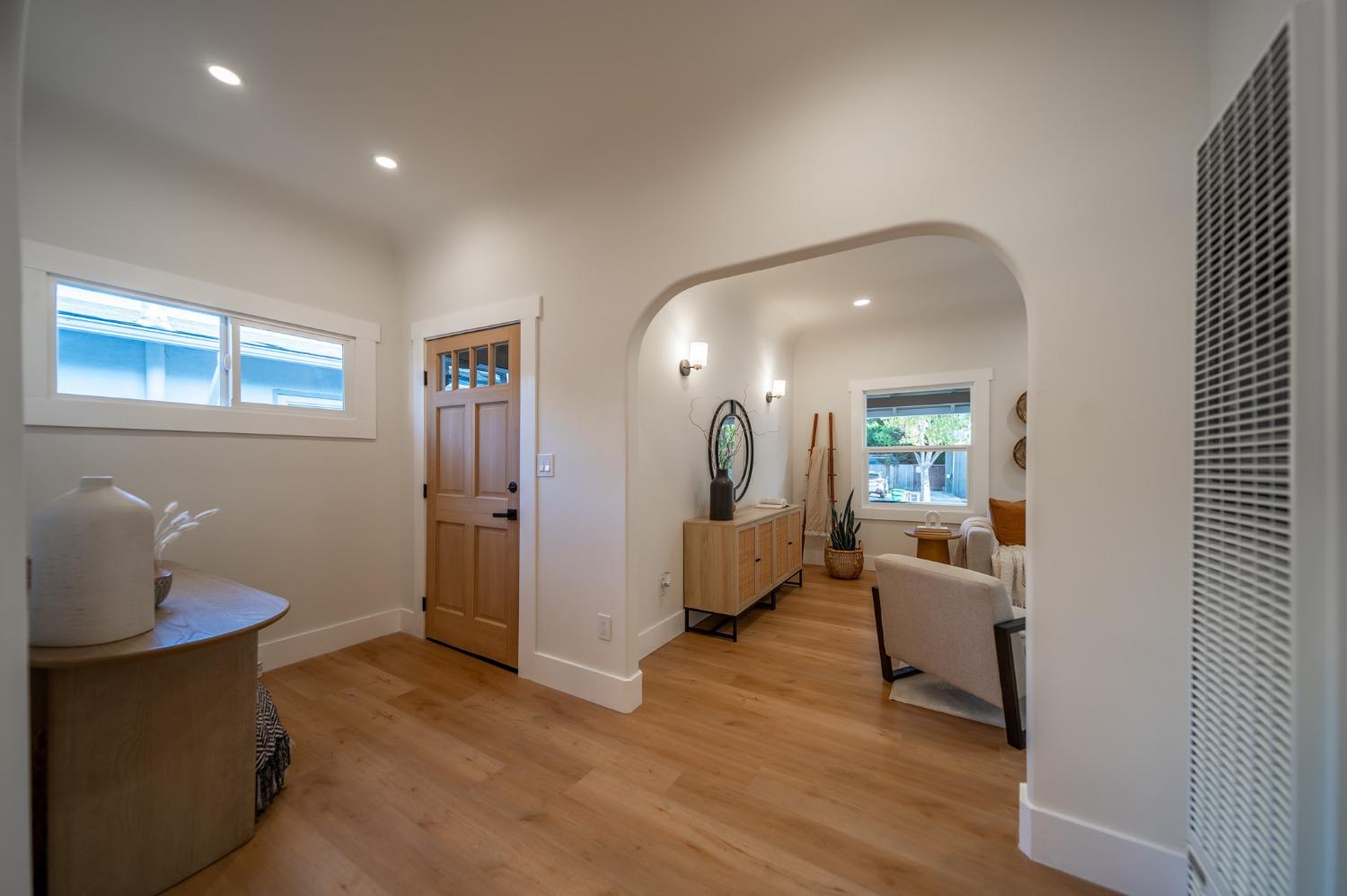 Detail Gallery Image 13 of 51 For 1211 Russell St, Berkeley,  CA 94702 - 2 Beds | 2 Baths