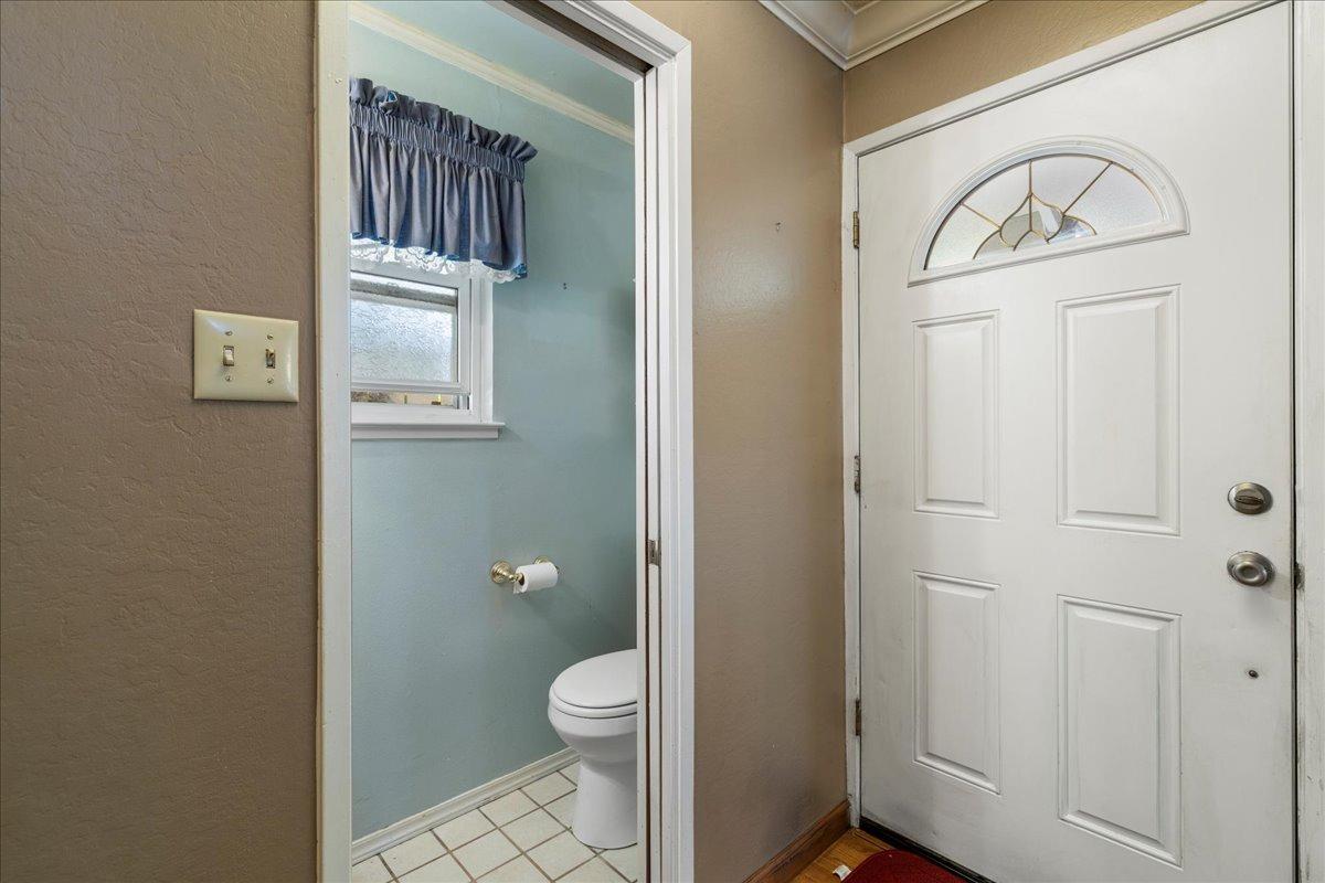 Detail Gallery Image 16 of 27 For 703 Roundtree Ct, Sacramento,  CA 95831 - 2 Beds | 1/1 Baths