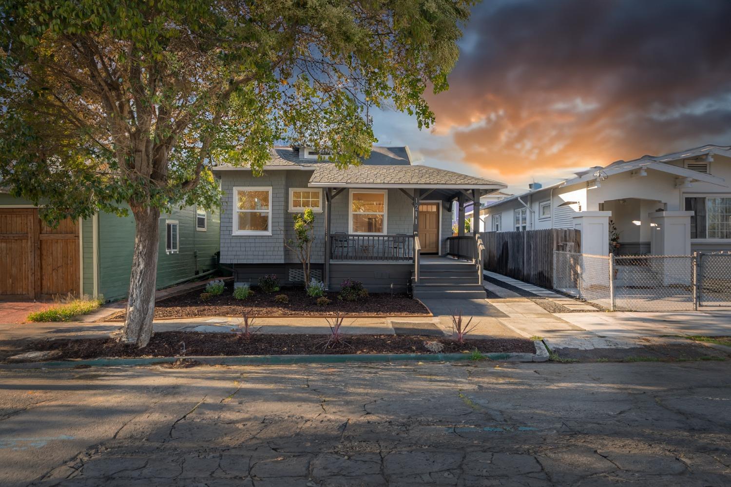 Detail Gallery Image 1 of 51 For 1211 Russell St, Berkeley,  CA 94702 - 2 Beds | 2 Baths