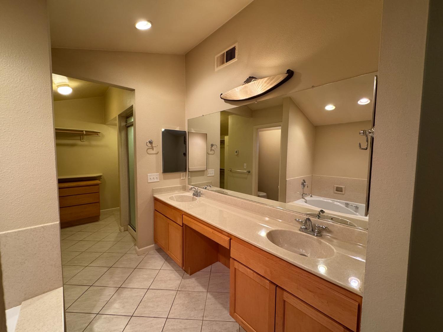 Detail Gallery Image 9 of 23 For 2828 Stone Valley St, Modesto,  CA 95355 - 3 Beds | 2 Baths