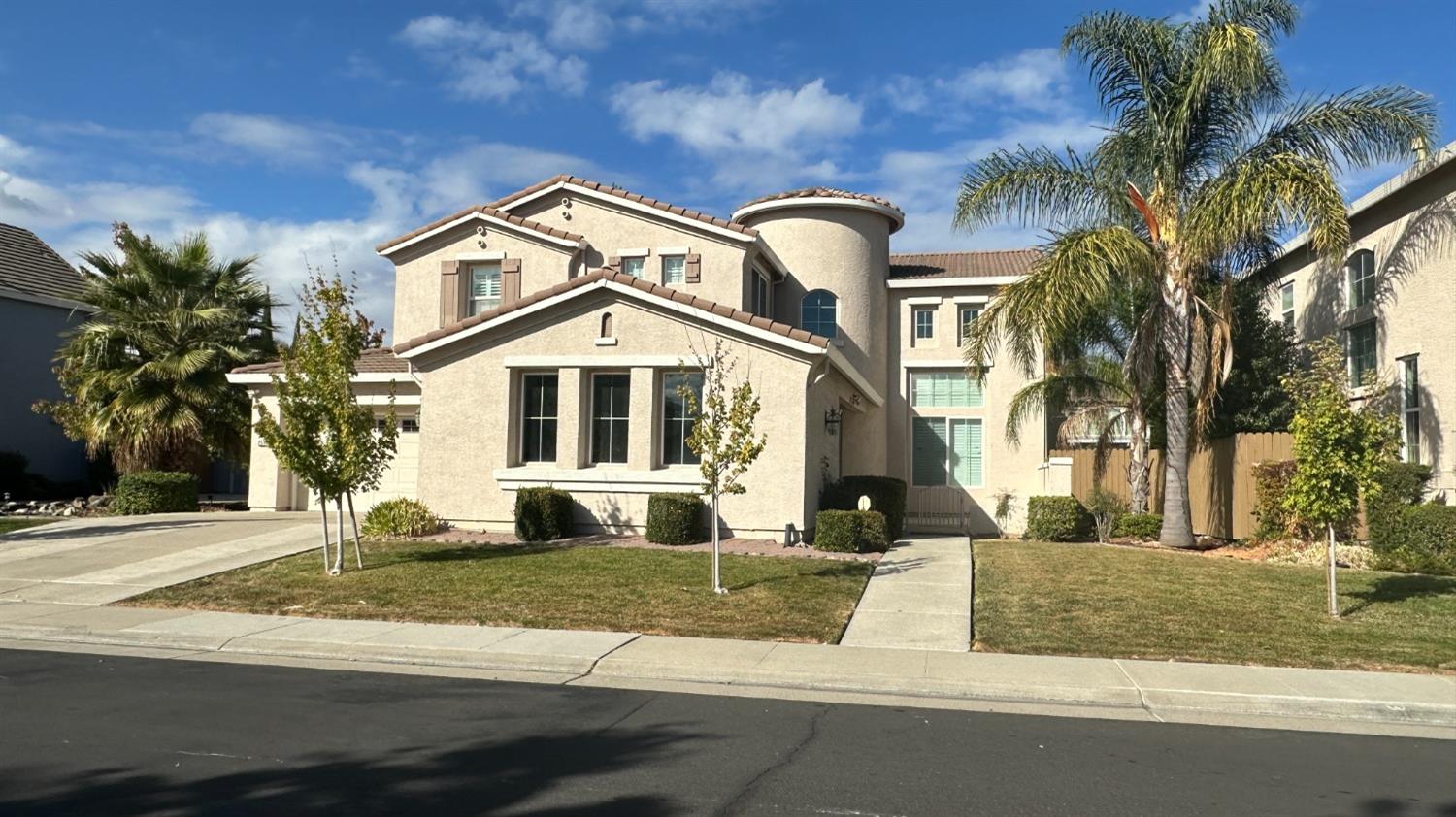 Detail Gallery Image 1 of 8 For 2519 2519 Neutra Way, Elk Grove,  CA 95758 - 5 Beds | 3/1 Baths