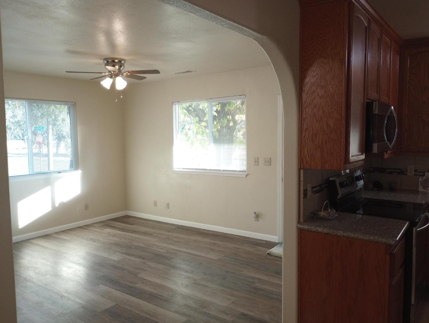 Detail Gallery Image 5 of 31 For 215 Jennie St, Modesto,  CA 95354 - 2 Beds | 2 Baths