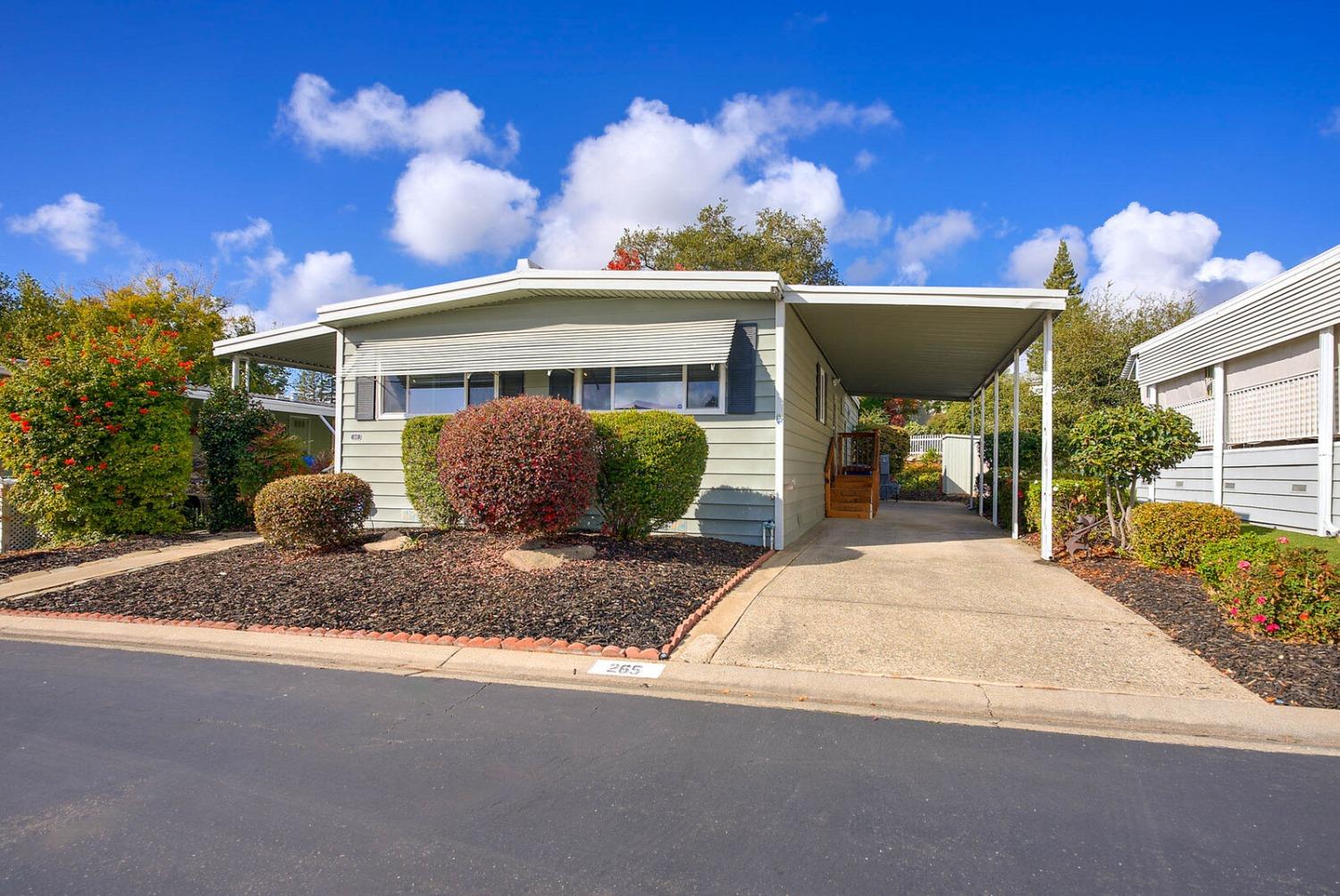 Detail Gallery Image 1 of 32 For 265 Meadowrock Way, Folsom,  CA 95630 - 2 Beds | 2 Baths