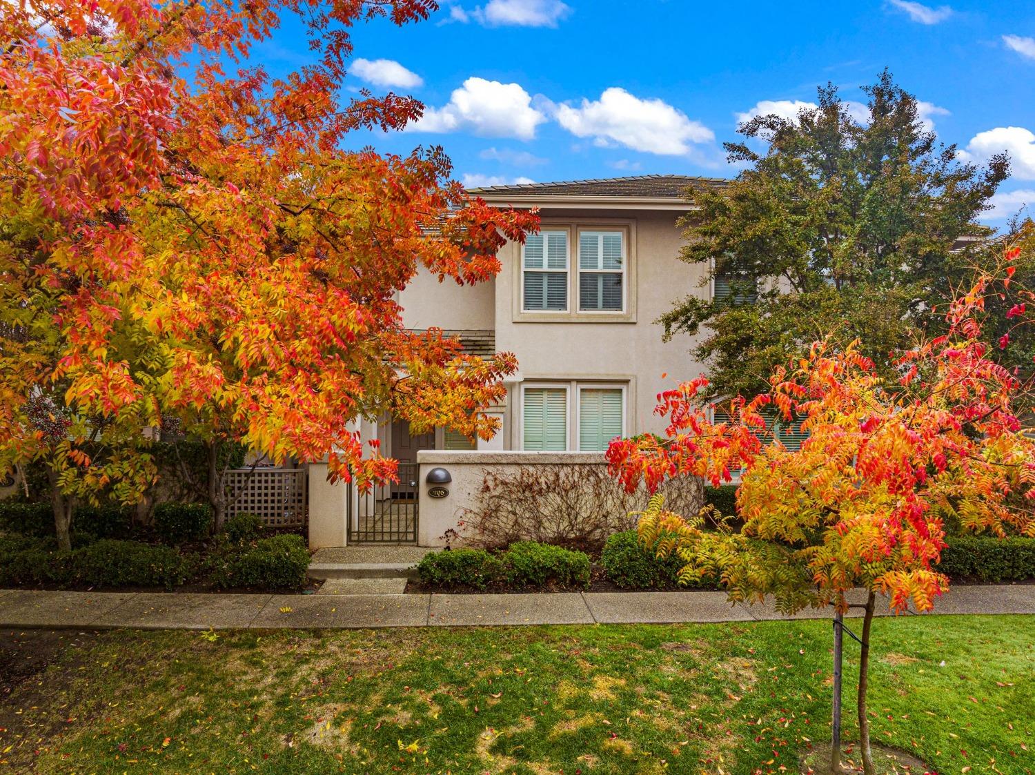 Detail Gallery Image 1 of 48 For 11285 Stanford #705,  Gold River,  CA 95670 - 2 Beds | 2/1 Baths