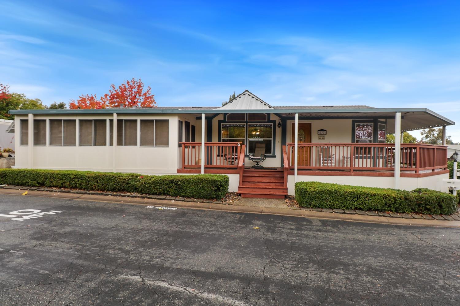 Detail Gallery Image 1 of 45 For 222 Bluebird Ln, Folsom,  CA 95630 - 3 Beds | 2 Baths