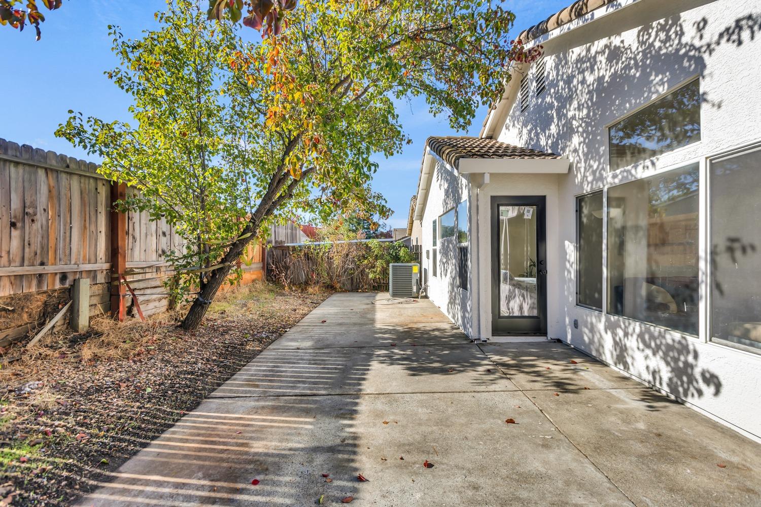 Detail Gallery Image 42 of 53 For 9128 Bristol Plaza Way, Elk Grove,  CA 95624 - 3 Beds | 2 Baths