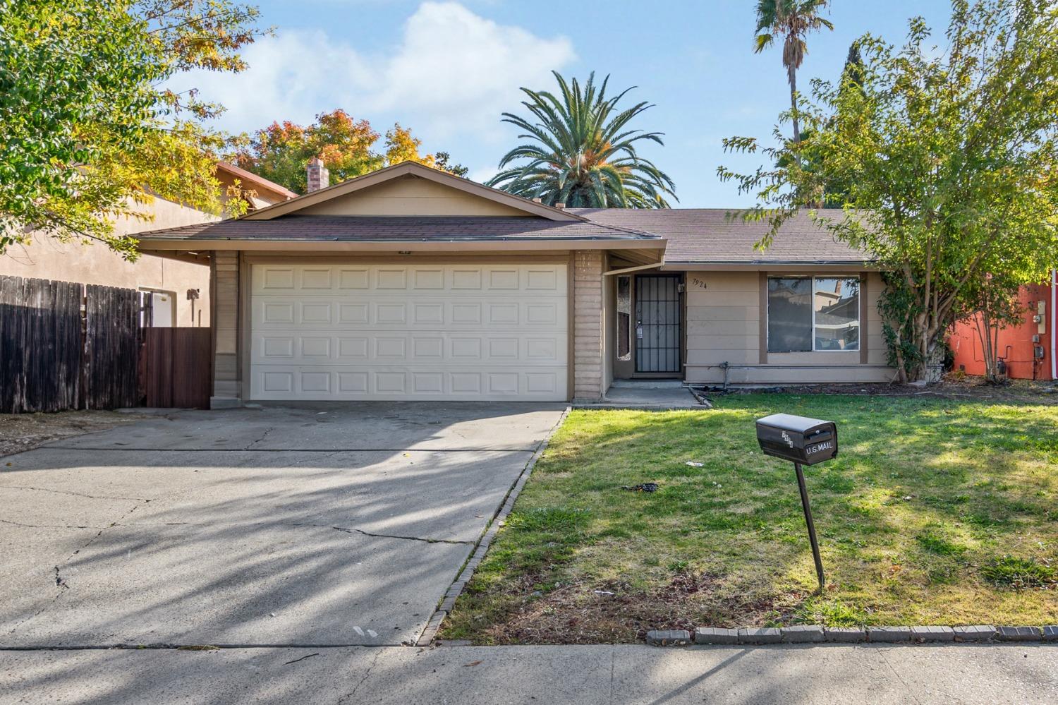 Detail Gallery Image 1 of 42 For 7924 Skander Way, Sacramento,  CA 95828 - 3 Beds | 2 Baths