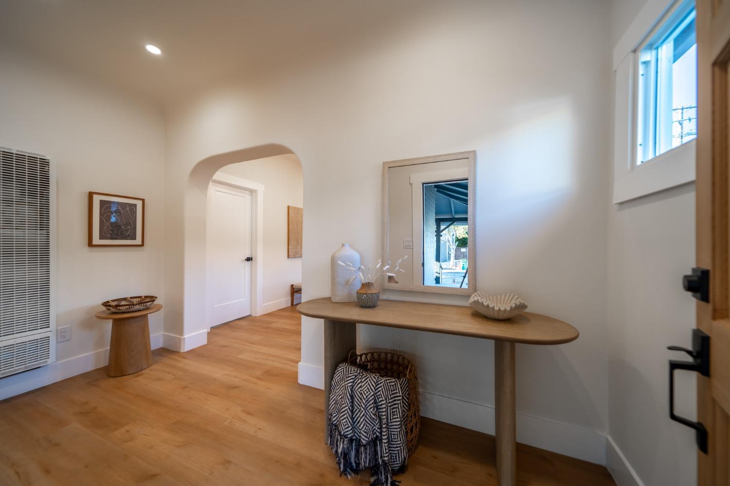 Detail Gallery Image 10 of 51 For 1211 Russell St, Berkeley,  CA 94702 - 2 Beds | 2 Baths