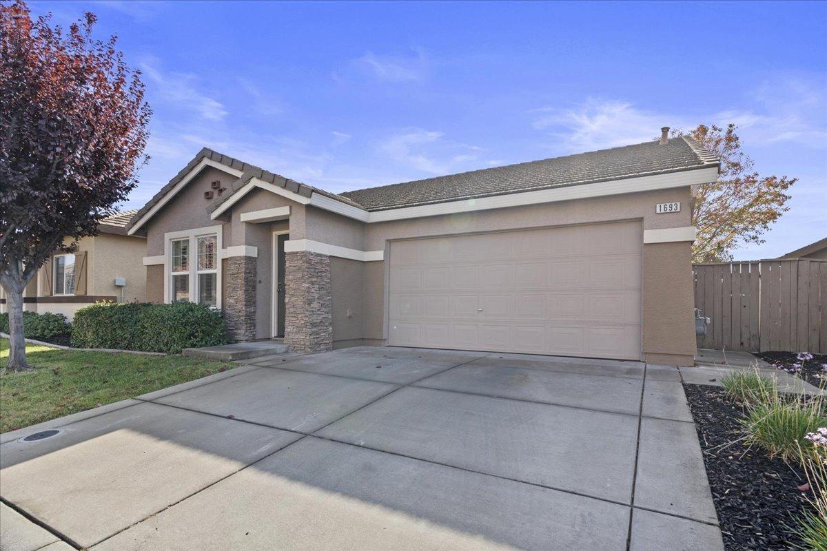 Detail Gallery Image 2 of 30 For 1693 Blue Beaver Way, Roseville,  CA 95747 - 2 Beds | 2 Baths