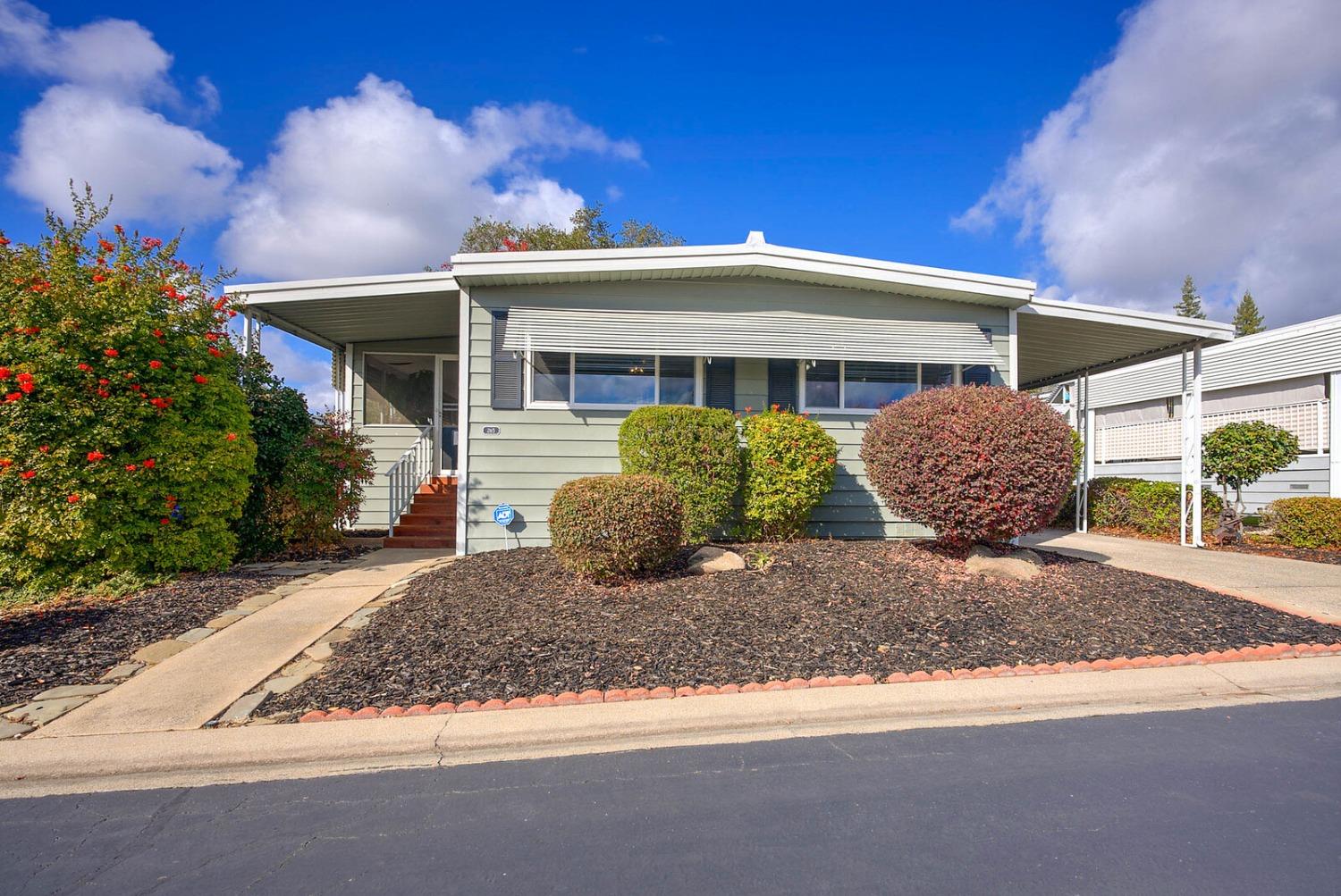 Detail Gallery Image 2 of 32 For 265 Meadowrock Way, Folsom,  CA 95630 - 2 Beds | 2 Baths