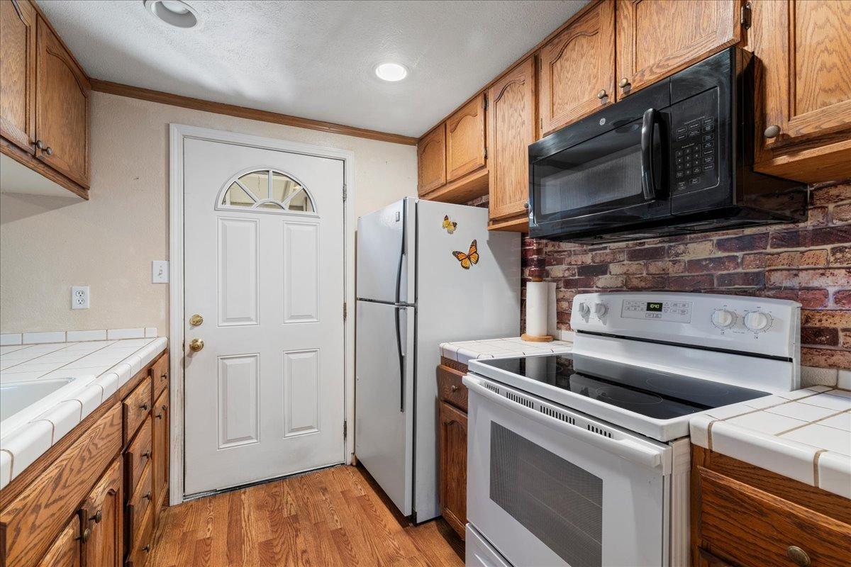 Detail Gallery Image 14 of 27 For 703 Roundtree Ct, Sacramento,  CA 95831 - 2 Beds | 1/1 Baths