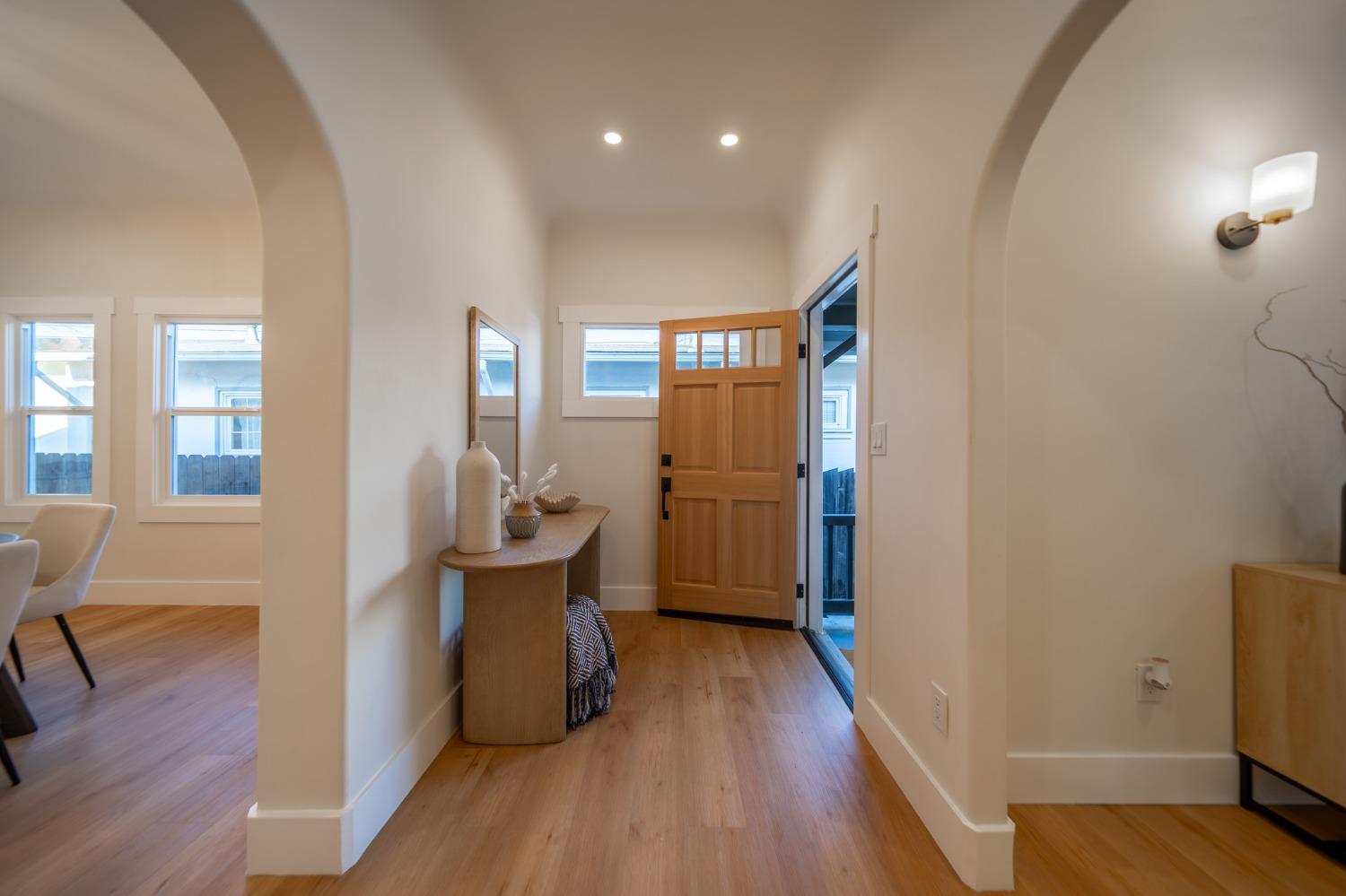 Detail Gallery Image 11 of 51 For 1211 Russell St, Berkeley,  CA 94702 - 2 Beds | 2 Baths