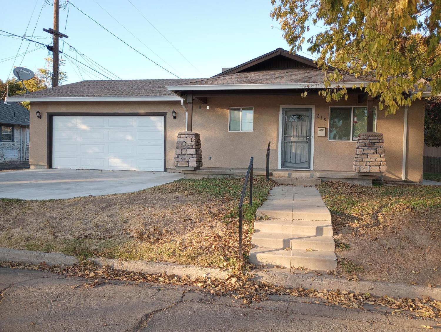 Detail Gallery Image 1 of 31 For 215 Jennie St, Modesto,  CA 95354 - 2 Beds | 2 Baths