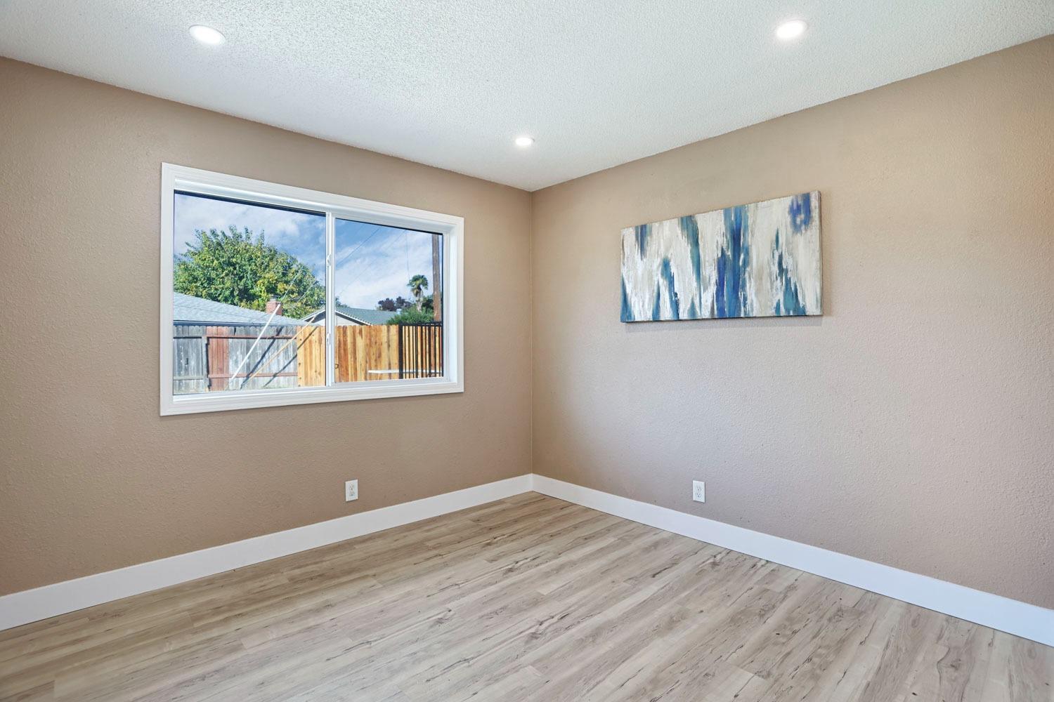 Detail Gallery Image 25 of 36 For 5701 Eastridge Dr, Sacramento,  CA 95842 - 3 Beds | 2 Baths