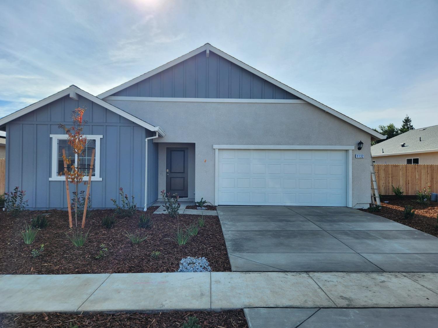 Detail Gallery Image 1 of 7 For 1132 Blackberry Dr, Yuba City,  CA 95993 - 3 Beds | 2 Baths