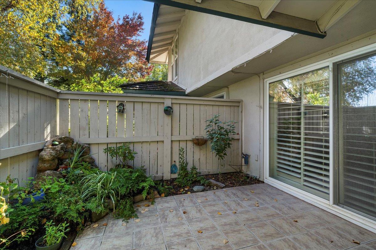 Detail Gallery Image 9 of 27 For 703 Roundtree Ct, Sacramento,  CA 95831 - 2 Beds | 1/1 Baths