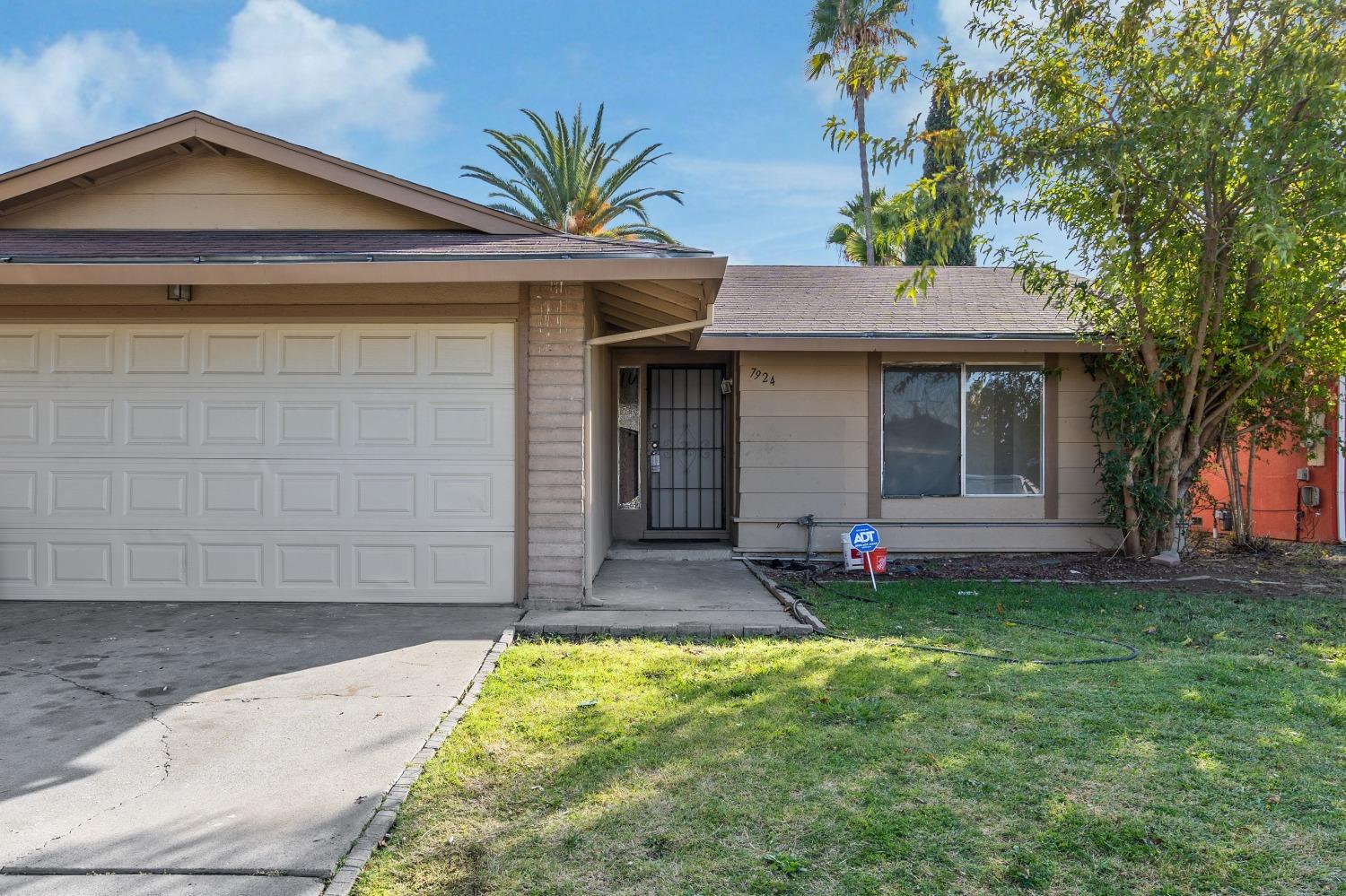 Detail Gallery Image 10 of 42 For 7924 Skander Way, Sacramento,  CA 95828 - 3 Beds | 2 Baths