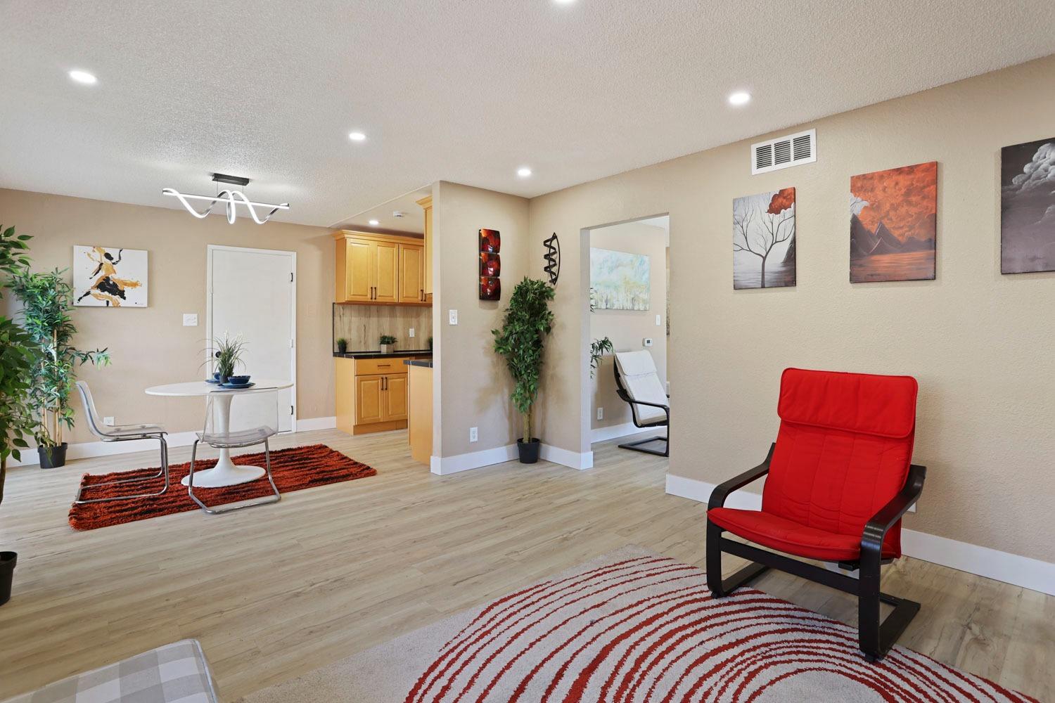 Detail Gallery Image 14 of 36 For 5701 Eastridge Dr, Sacramento,  CA 95842 - 3 Beds | 2 Baths