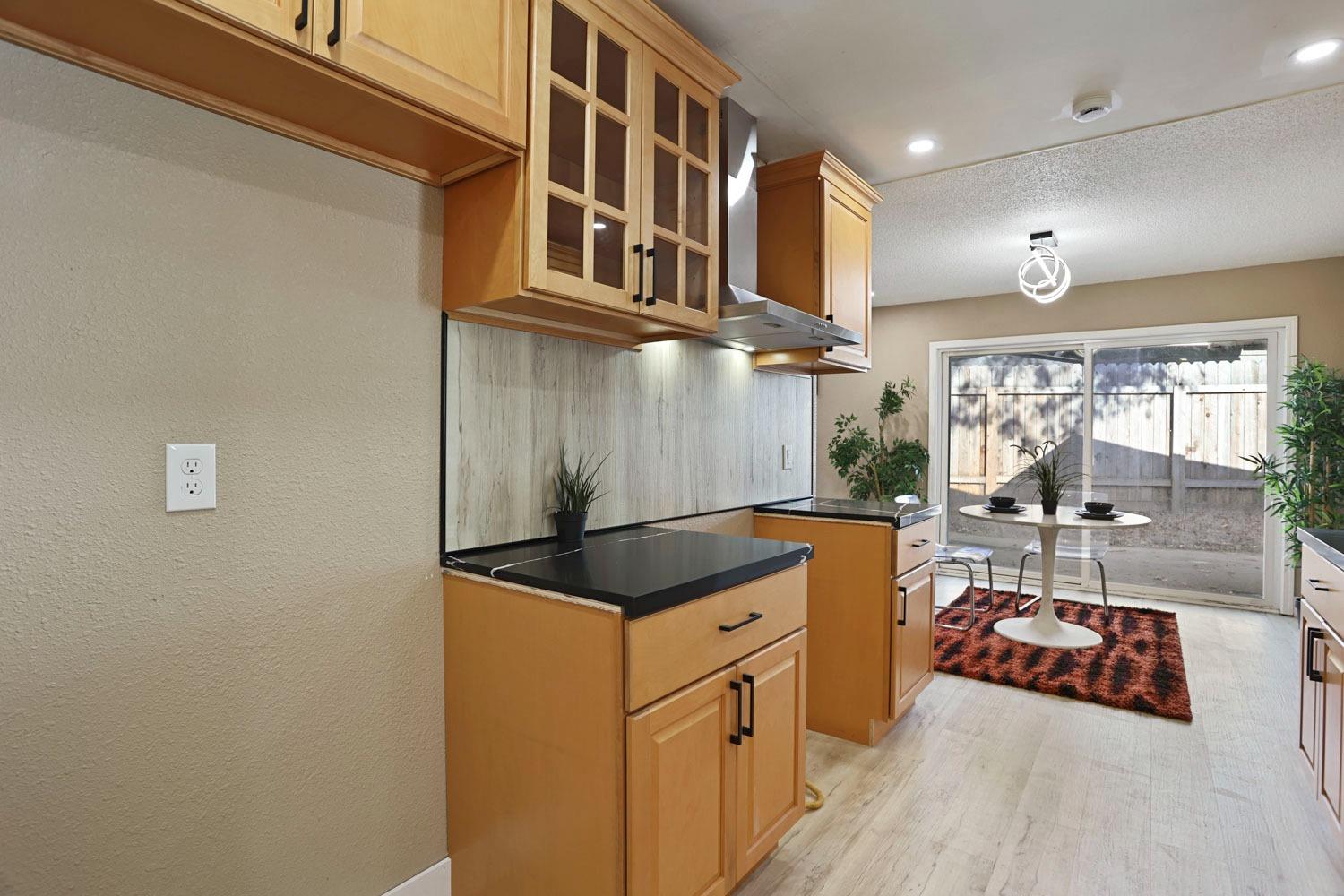 Detail Gallery Image 21 of 36 For 5701 Eastridge Dr, Sacramento,  CA 95842 - 3 Beds | 2 Baths