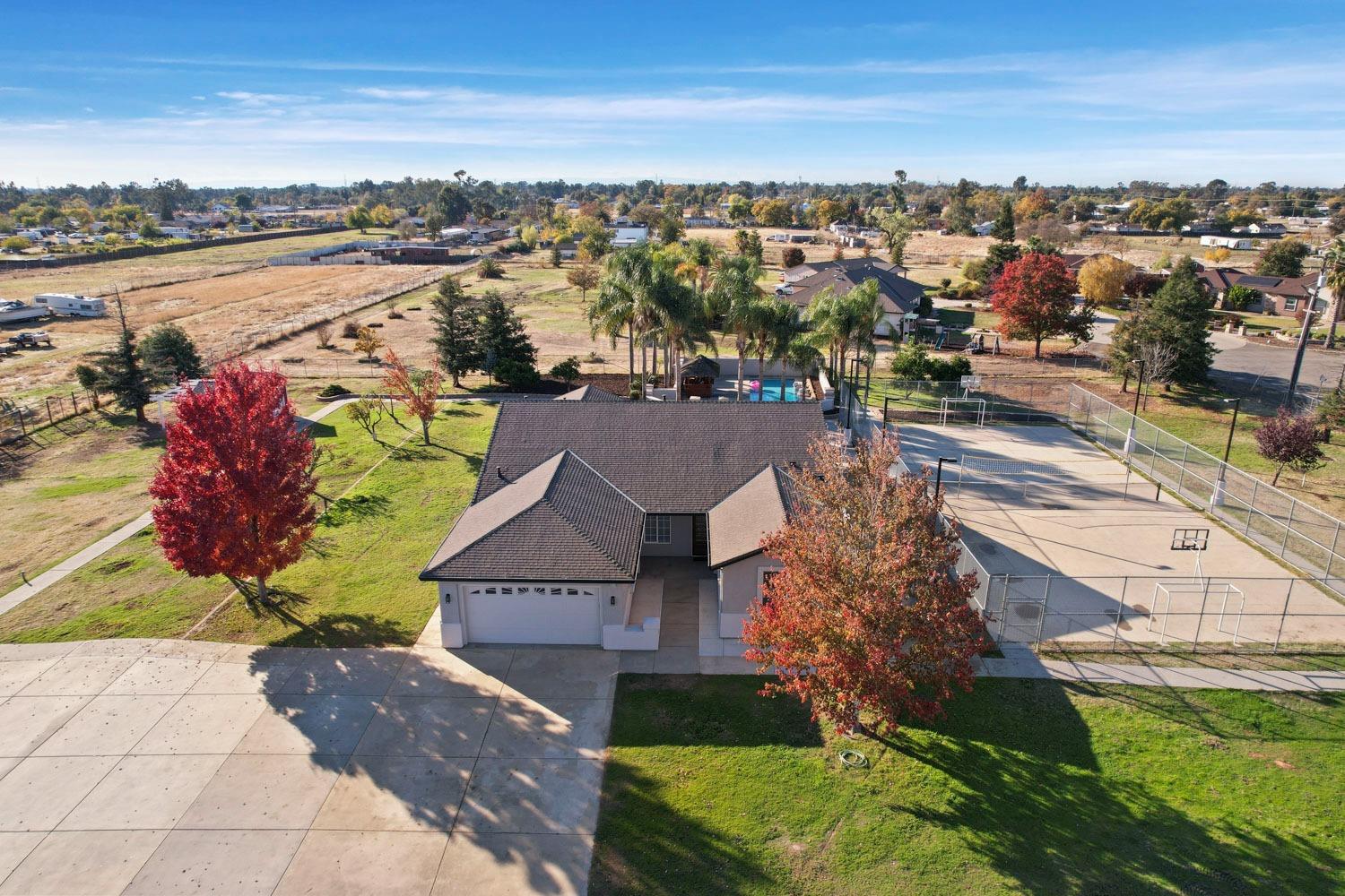 Detail Gallery Image 1 of 71 For 6211 24th St, Rio Linda,  CA 95673 - 5 Beds | 3 Baths