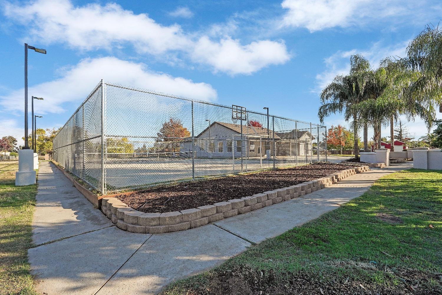 Detail Gallery Image 53 of 71 For 6211 24th St, Rio Linda,  CA 95673 - 5 Beds | 3 Baths