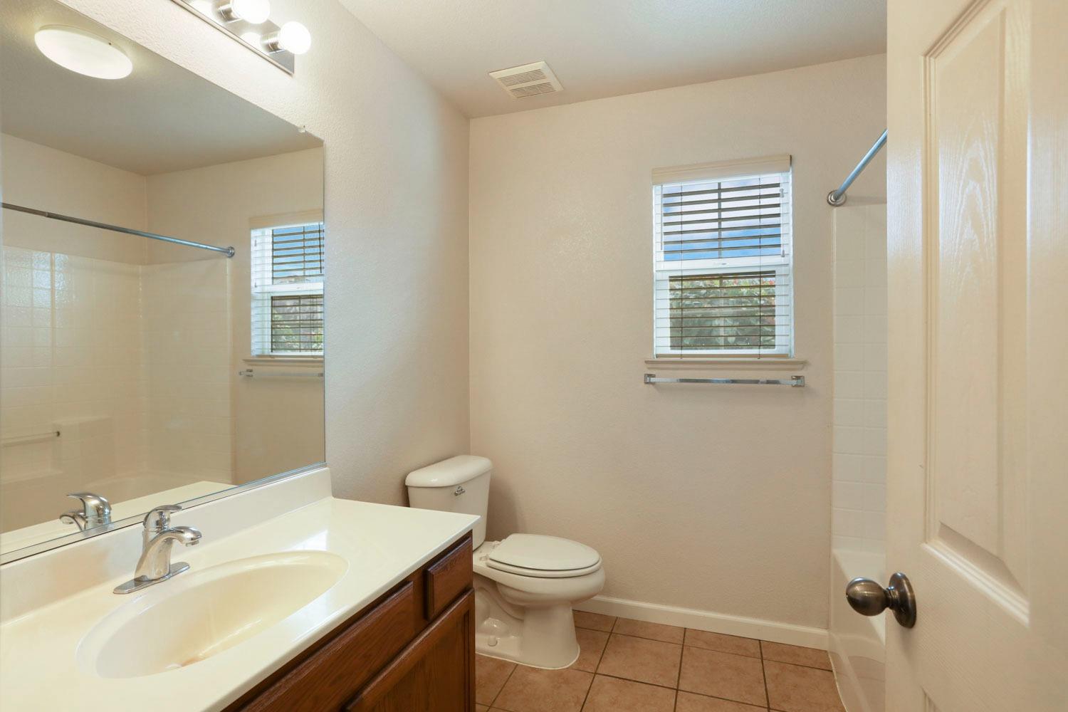 Detail Gallery Image 7 of 39 For 2850 Deborah Ln, Stockton,  CA 95206 - 3 Beds | 2 Baths