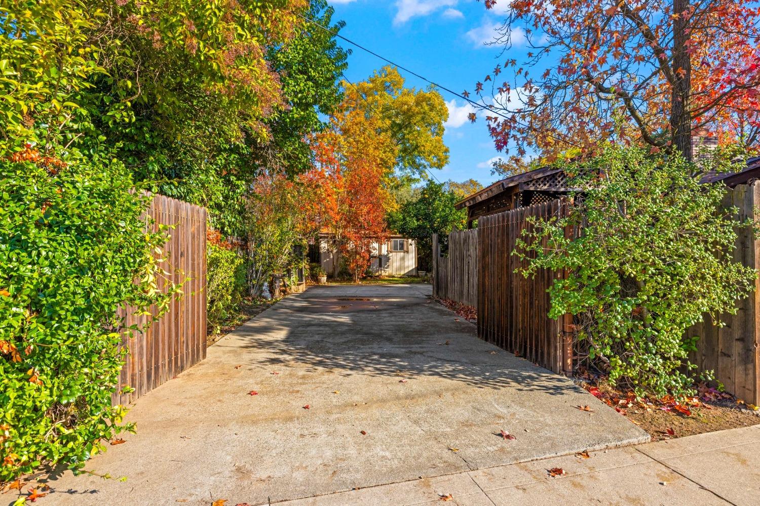 Detail Gallery Image 41 of 45 For 2401 10th Ave, Sacramento,  CA 95818 - 3 Beds | 1 Baths