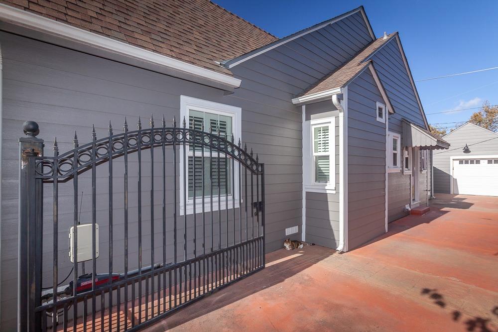 Detail Gallery Image 5 of 52 For 675 S Central Ave, Stockton,  CA 95204 - 3 Beds | 1/1 Baths