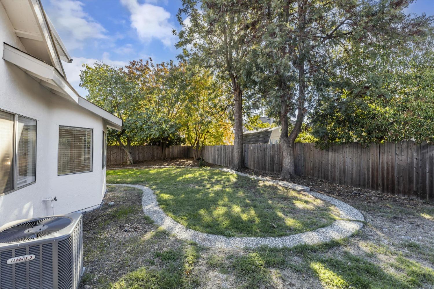 Detail Gallery Image 39 of 39 For 8498 Sunblaze Way, Sacramento,  CA 95823 - 3 Beds | 2 Baths