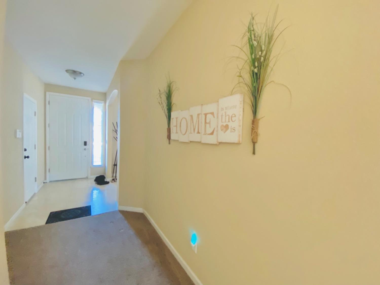 Detail Gallery Image 3 of 31 For 8594 New Forest Way, Sacramento,  CA 95828 - 3 Beds | 2 Baths