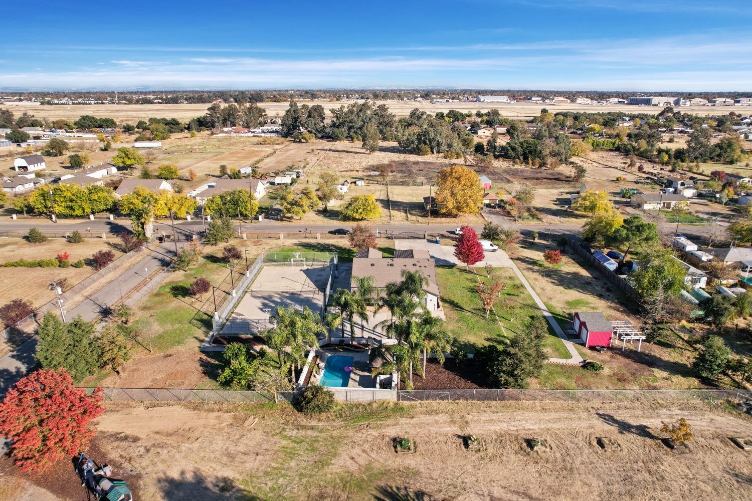 Detail Gallery Image 4 of 71 For 6211 24th St, Rio Linda,  CA 95673 - 5 Beds | 3 Baths