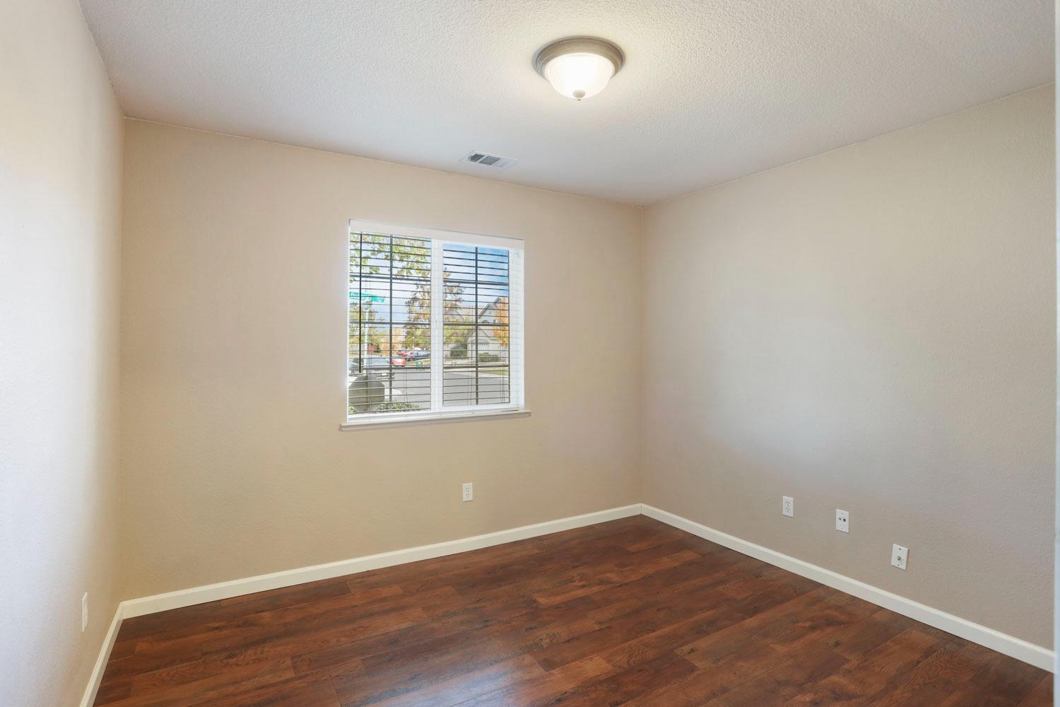 Detail Gallery Image 9 of 39 For 2850 Deborah Ln, Stockton,  CA 95206 - 3 Beds | 2 Baths