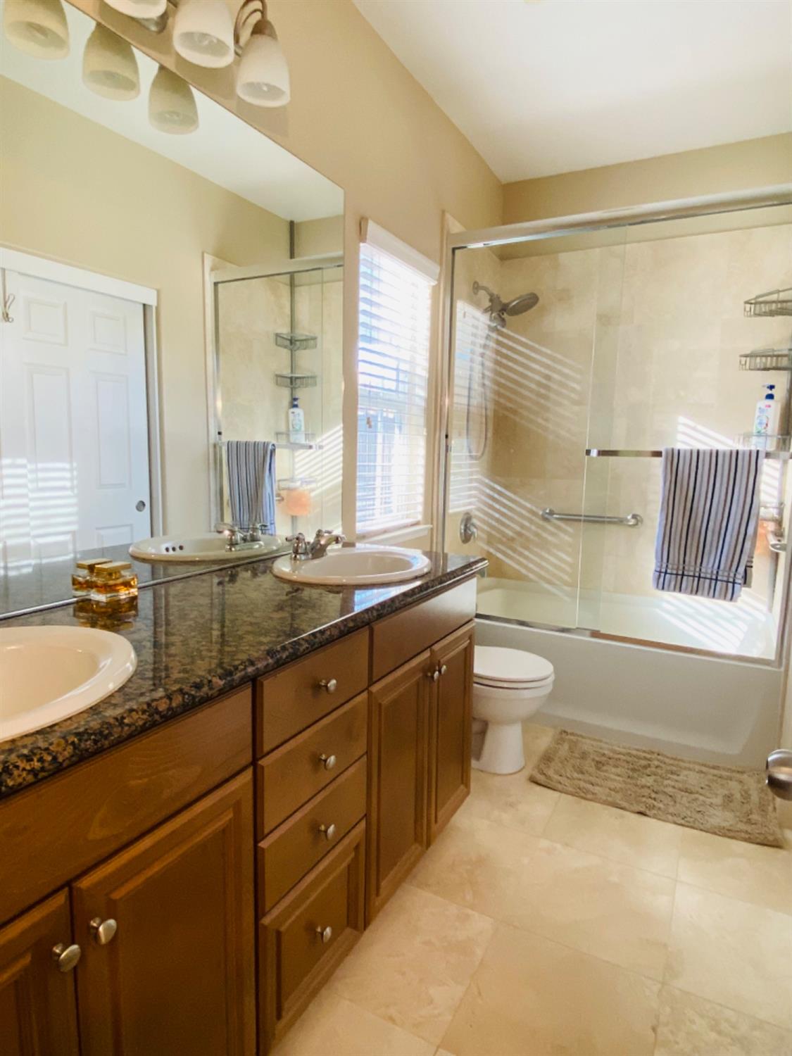 Detail Gallery Image 16 of 31 For 8594 New Forest Way, Sacramento,  CA 95828 - 3 Beds | 2 Baths