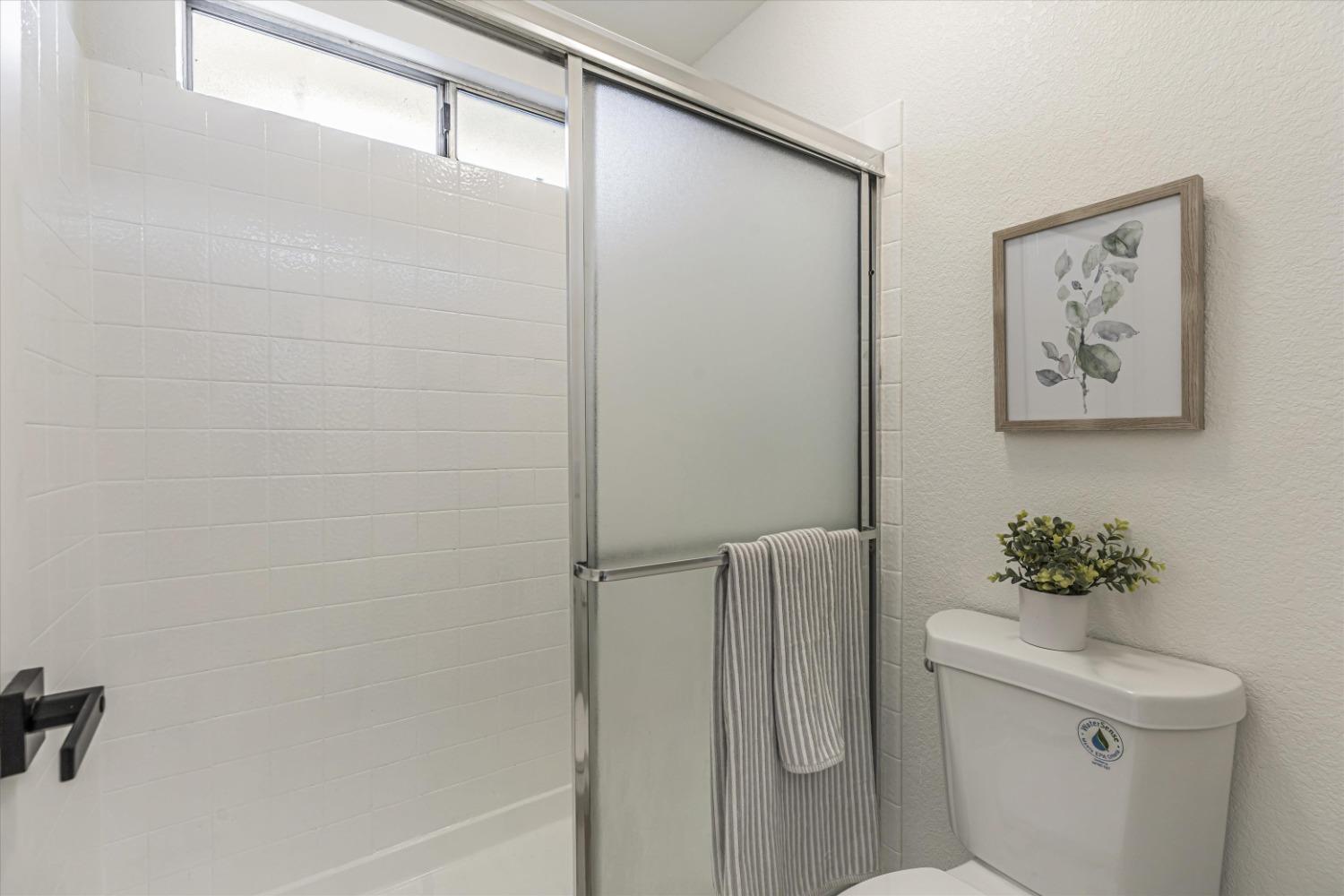 Detail Gallery Image 34 of 39 For 8498 Sunblaze Way, Sacramento,  CA 95823 - 3 Beds | 2 Baths