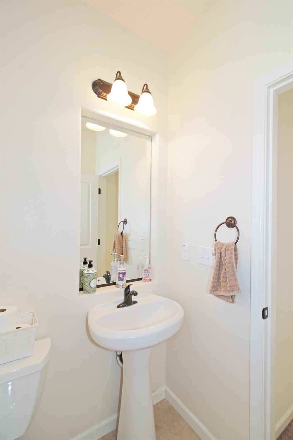 Detail Gallery Image 7 of 33 For 433 Castle Oaks Dr, Ione,  CA 95640 - 4 Beds | 2/1 Baths