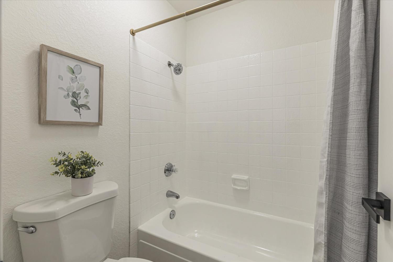 Detail Gallery Image 32 of 39 For 8498 Sunblaze Way, Sacramento,  CA 95823 - 3 Beds | 2 Baths