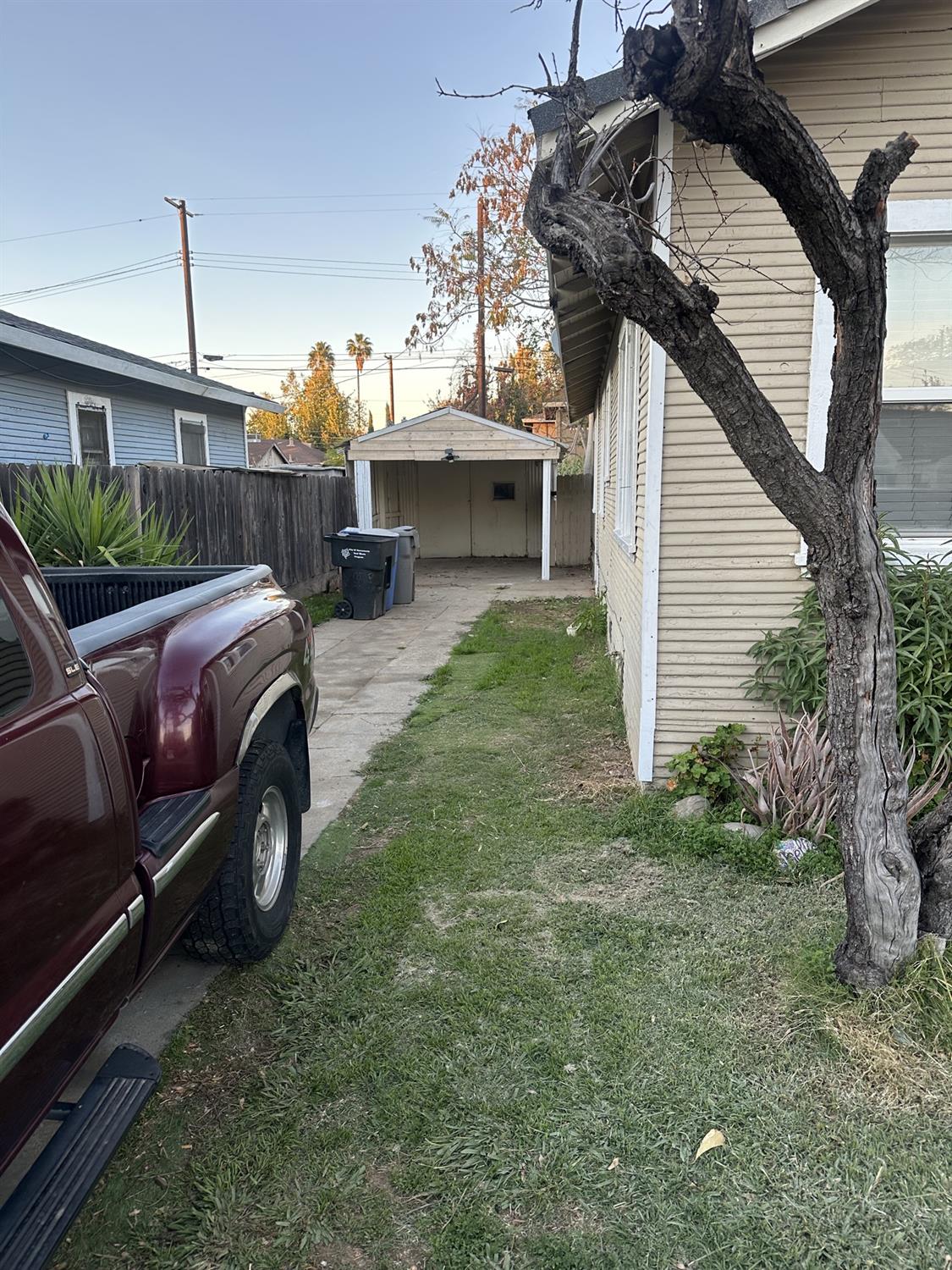 Detail Gallery Image 5 of 7 For 5229 15th Ave, Sacramento,  CA 95820 - 3 Beds | 1 Baths