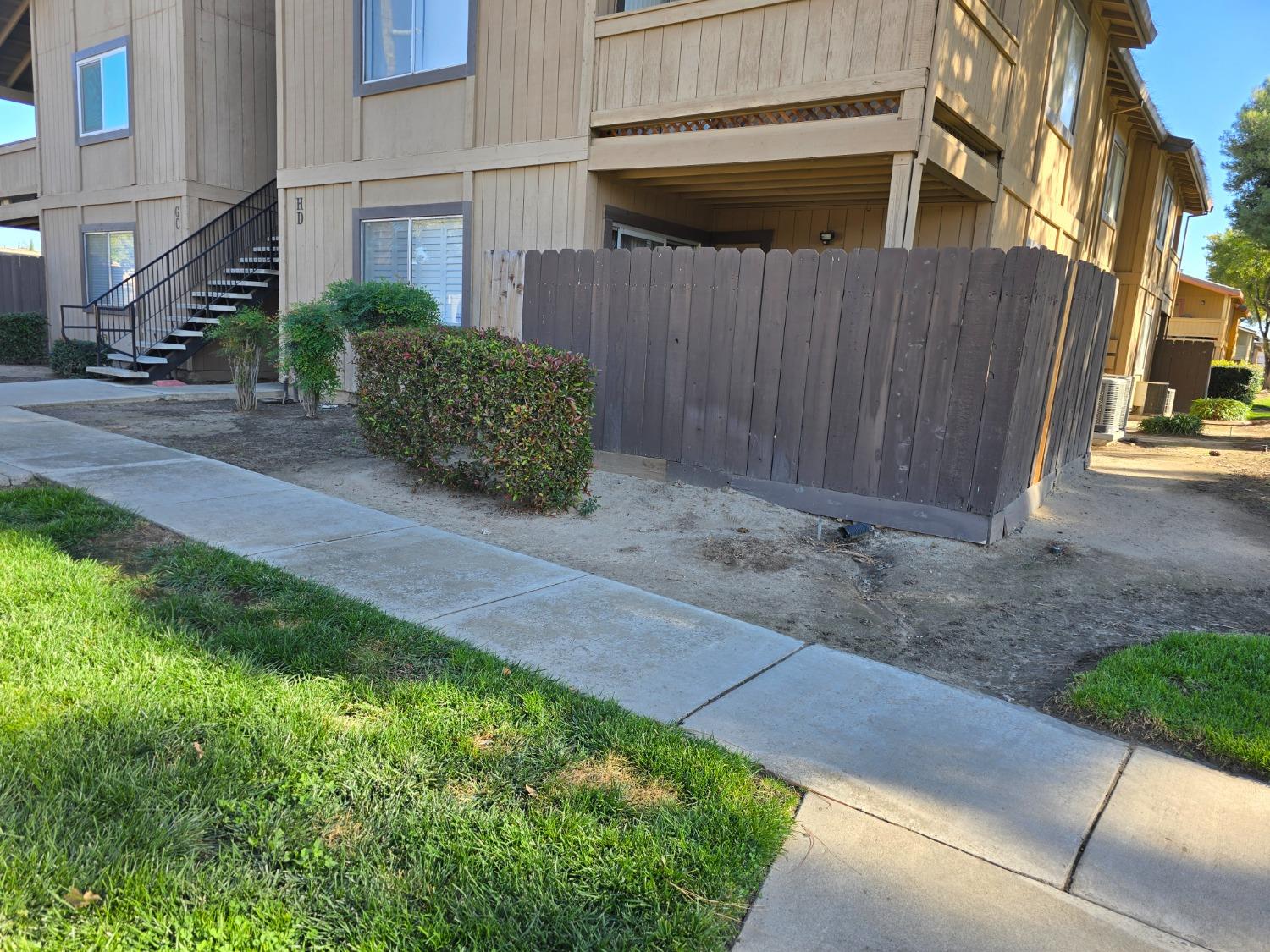 Detail Gallery Image 1 of 13 For 456 Cherry Ln #D,  Manteca,  CA 95337 - 2 Beds | 1 Baths