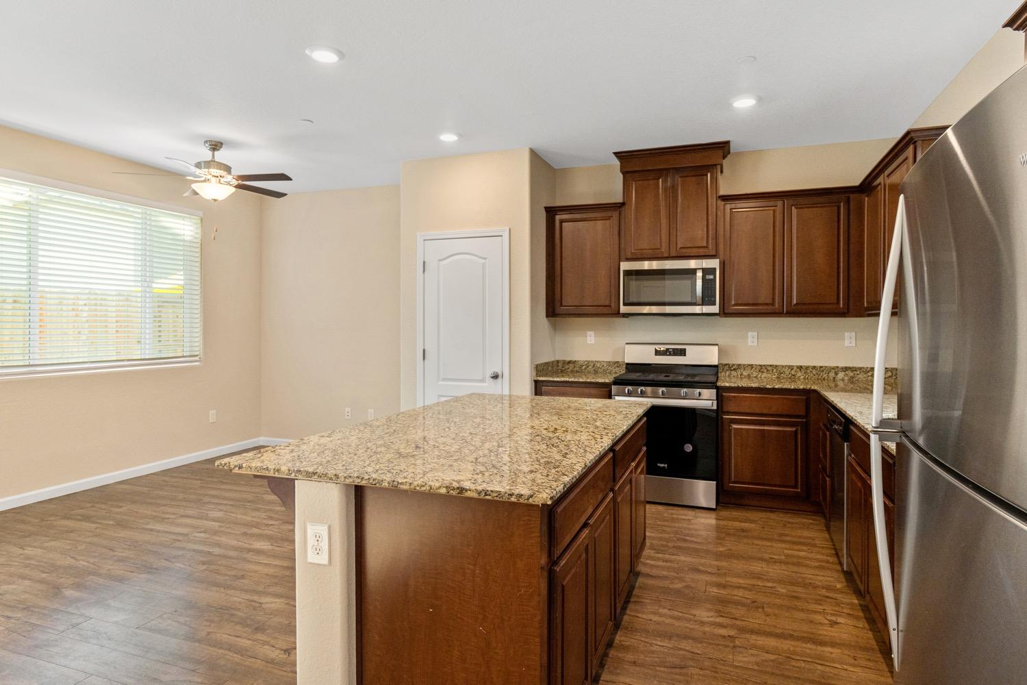 Detail Gallery Image 11 of 37 For 5548 Camalot Ct, Marysville,  CA 95901 - 5 Beds | 2/1 Baths