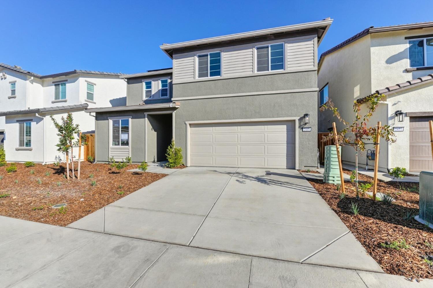 Detail Gallery Image 3 of 32 For 2449 Constellation Cir, Roseville,  CA 95747 - 3 Beds | 2/1 Baths