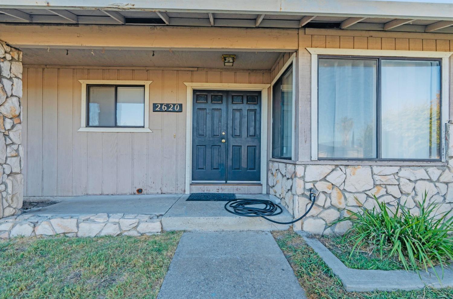 Detail Gallery Image 3 of 24 For 2620 N Javete Way, Stockton,  CA 95209 - 4 Beds | 2 Baths