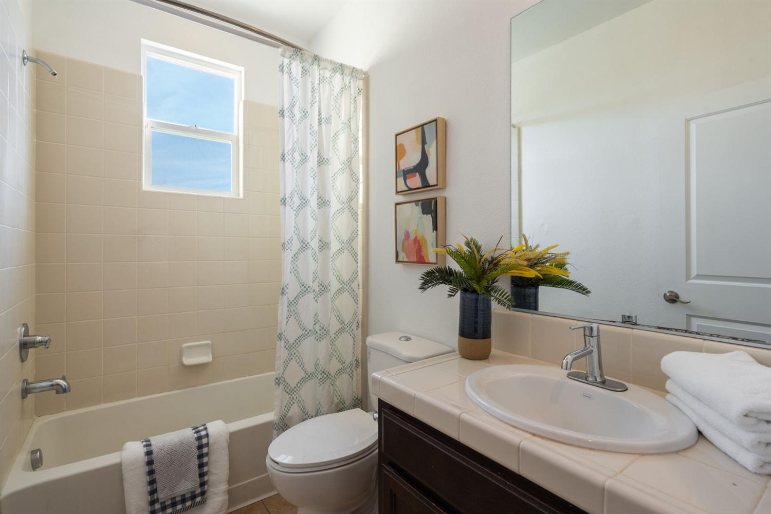 Detail Gallery Image 19 of 25 For 2437 Ben Ali Way, Sacramento,  CA 95815 - 3 Beds | 2/1 Baths